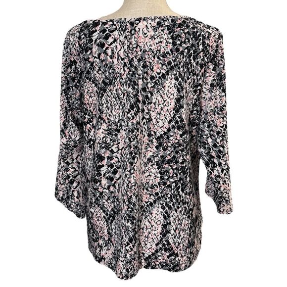 Large Multi Color 3/4 Sleeve Tee (Black, White, Pink), Soft and Flattering - Picture 5 of 6